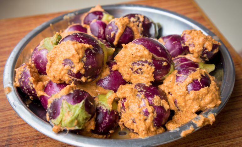 Bharwa Baingan Recipe (Stuffed brinjal)