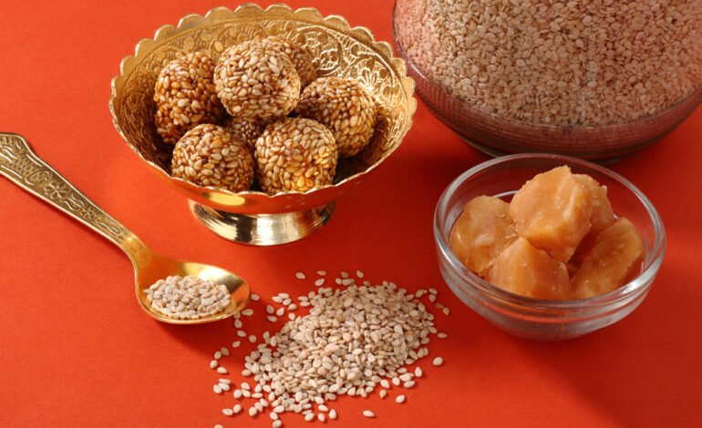 Gud Til Ke Laddu Recipe