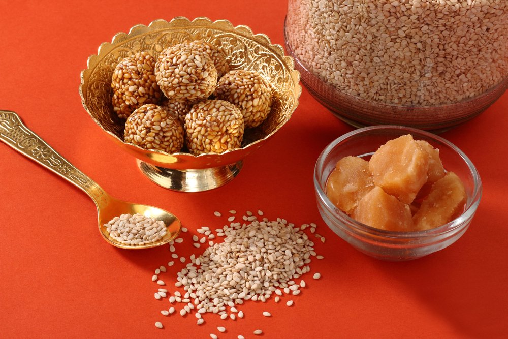 Gud Til Ke Laddu Recipe